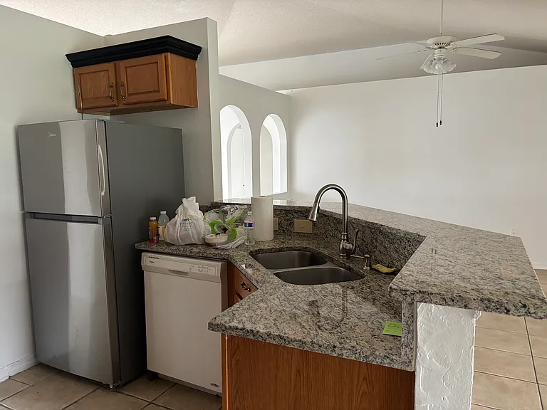 305 Cocoa Ct — Photo 3