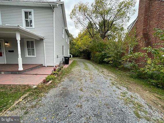 4th image of 915 E Cork St