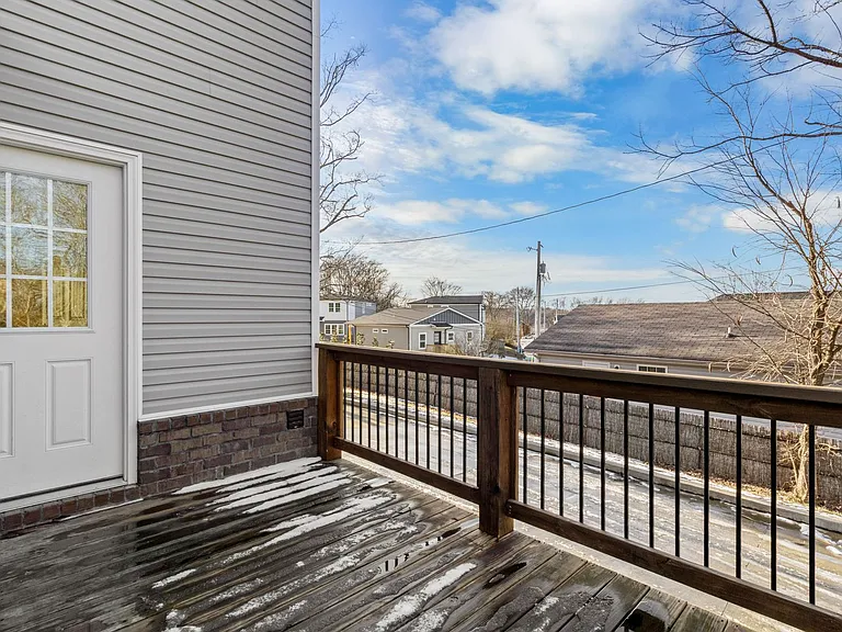 909 Charlotte St — Photo 19
