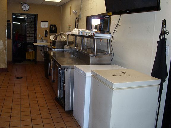 5th image of 3800-3868 N University Dr