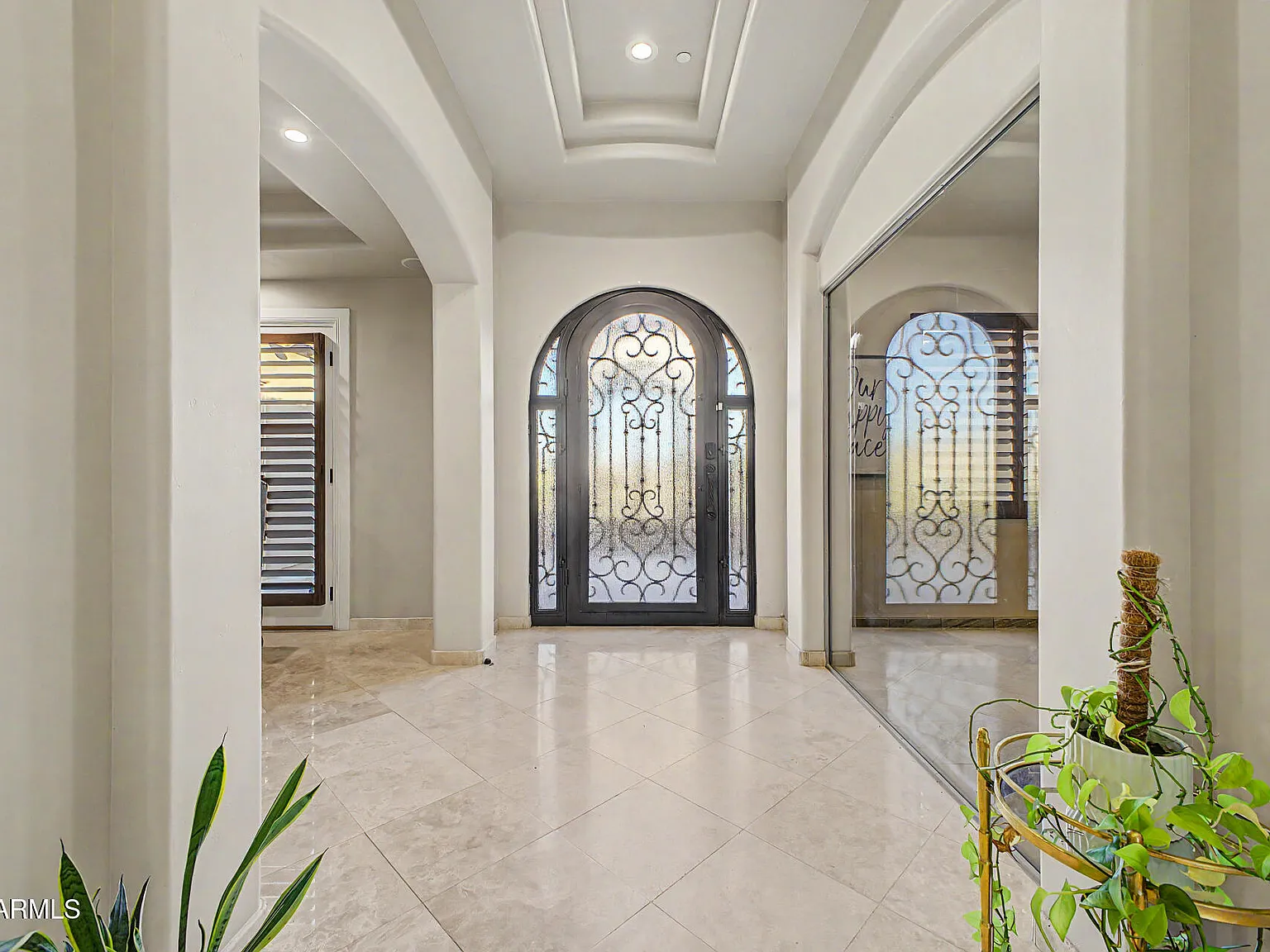 5 bed, 4.5 bath, 4489 sqft, $10,000 — Photo 4