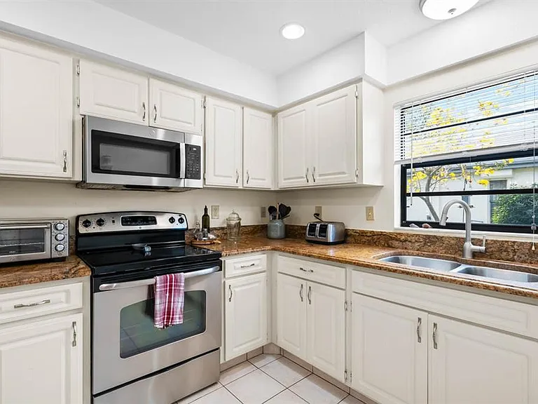 1415 Langley Dr — Photo 20