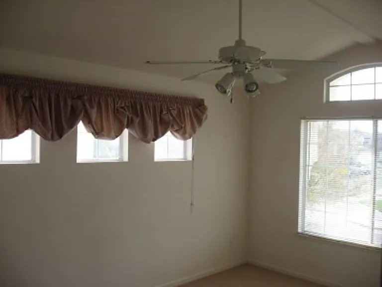 2315 Redington Dr — Photo 5