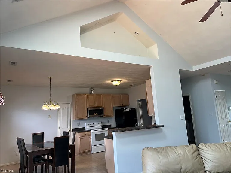 1837 Heald Way — Photo 32