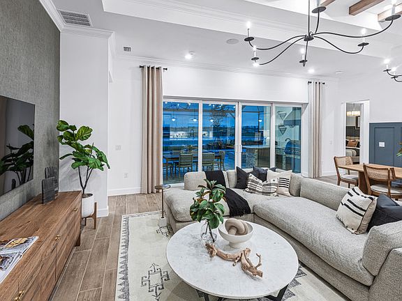 Connected gathering room, perfect for entertaining