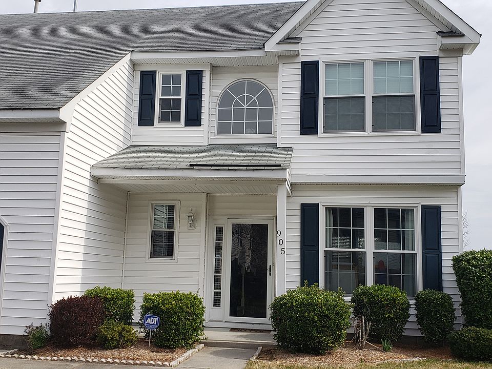 1st image of 905 Summerfield Cres