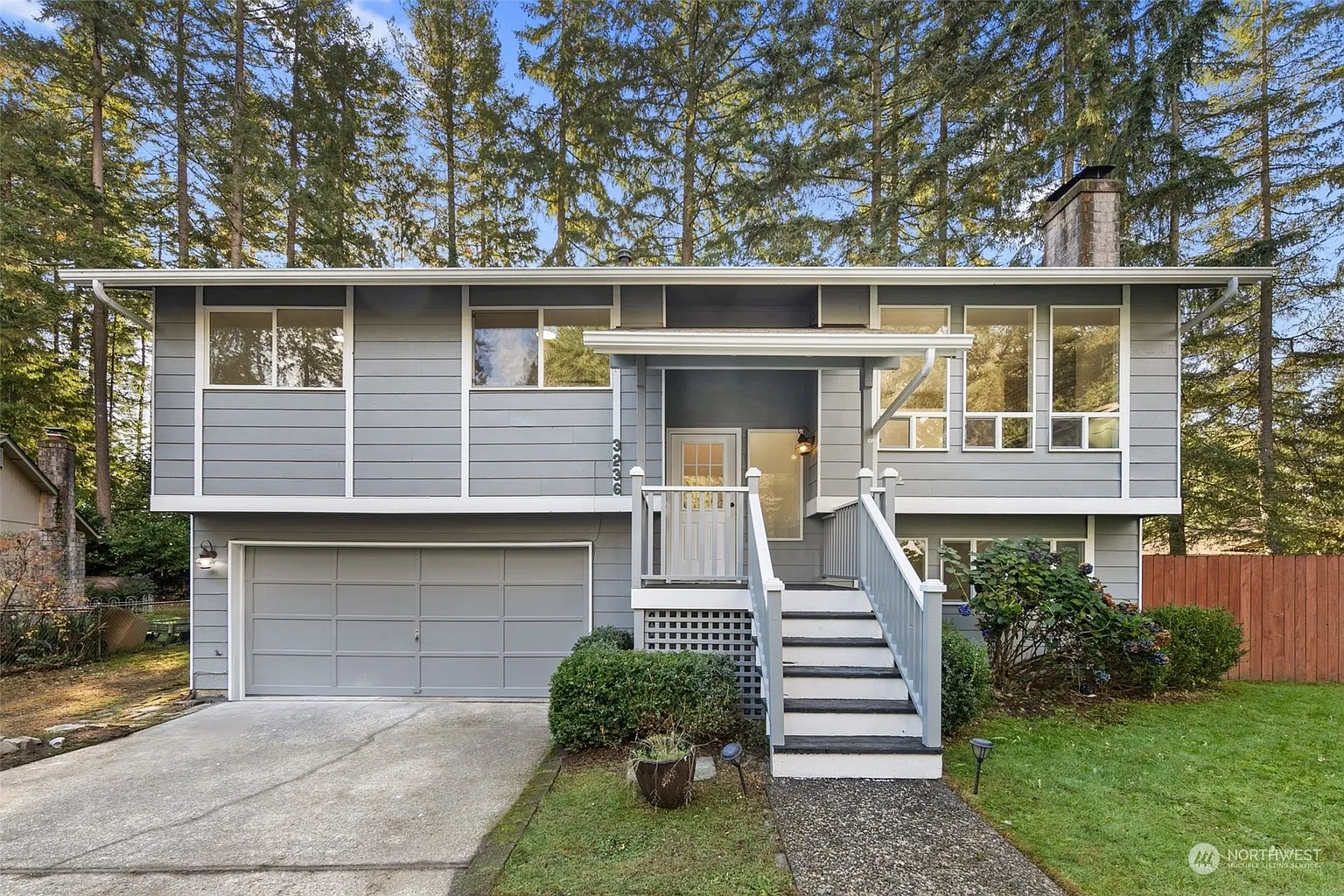 3236 SE Devonshire Place photo 1