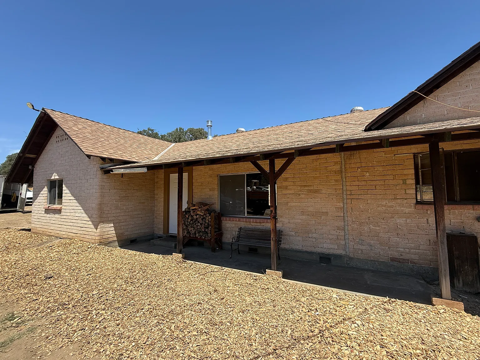 3 bed, 1720 sqft, $2,400 — Photo 1