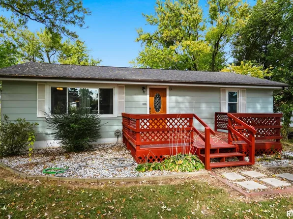 112 Hillcrest Dr, Goreville, IL 62939