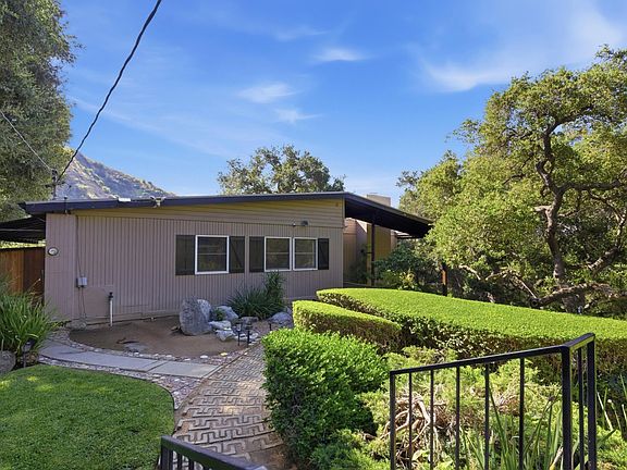 3rd image of 828 Oakglade Dr