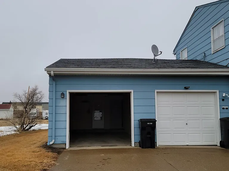 240 Country Club Blvd #B — Photo 4