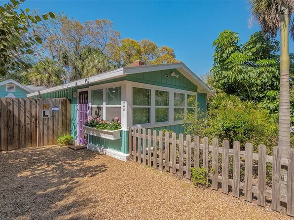 1921 Edgewater Dr, Sarasota, FL 34234