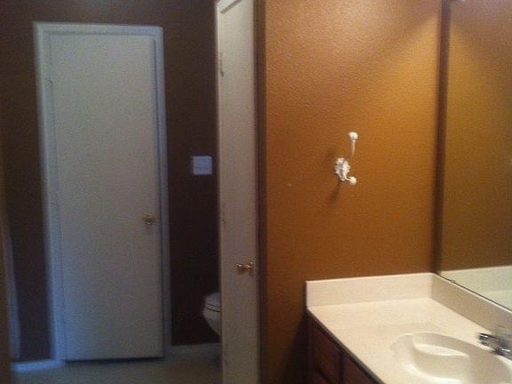 5th image of 2908 Newport Ave