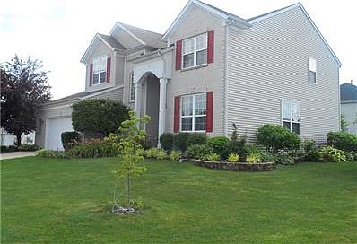 Side view - notice the lawn how well maintained