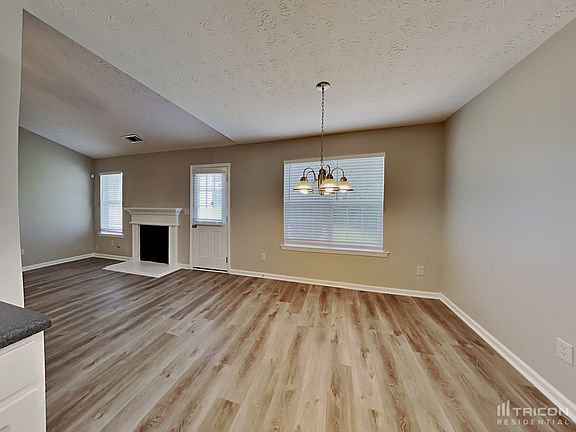 4th image of 5025 Yellow Pine Dr
