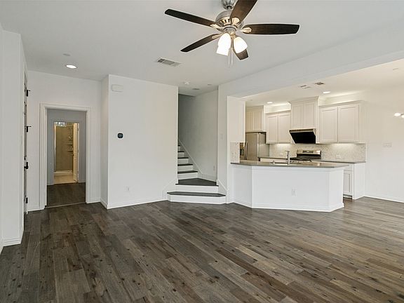 4th image of 2324 Molly Ln