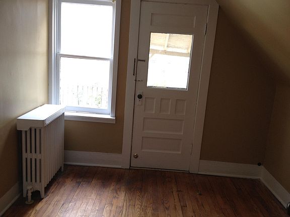 3rd image of 124 Highland Ave APT 3