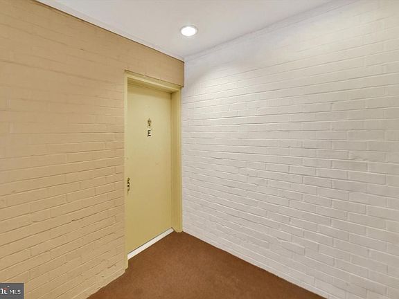 3rd image of 7 Cross Keys Rd APT E