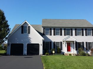 1885 Fox Lair Dr, Quakertown, PA 18951