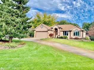14053 Woodview Ct, Fenton, MI 48430