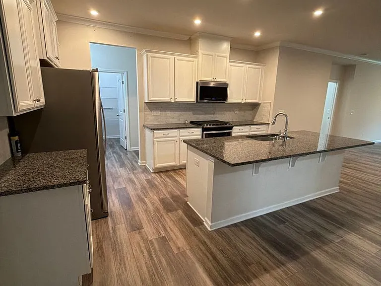 1008 Fairbrae Ln — Photo 5