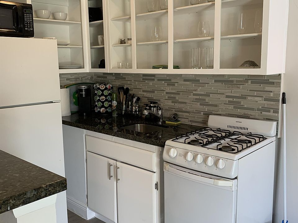 1st image of 3212 SE 7th St #3