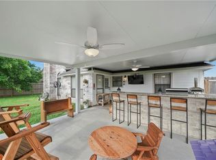 210 Lexington Ave, Clute, TX 77531