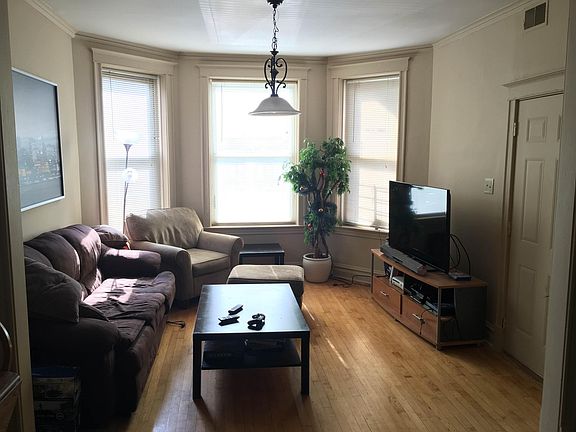 2nd image of 1925 N Wolcott Ave APT 3