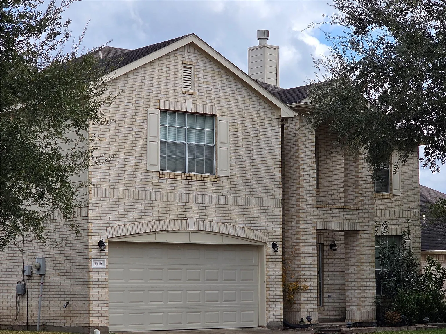 3 bed, 3.5 bath, 2598 sqft, $2,400 — Photo 2