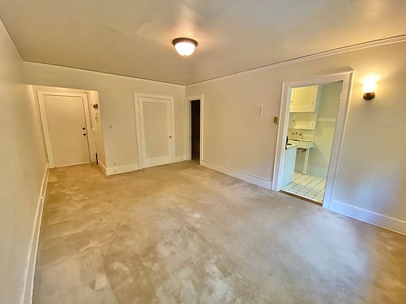 3rd image of 516 E Union St #109