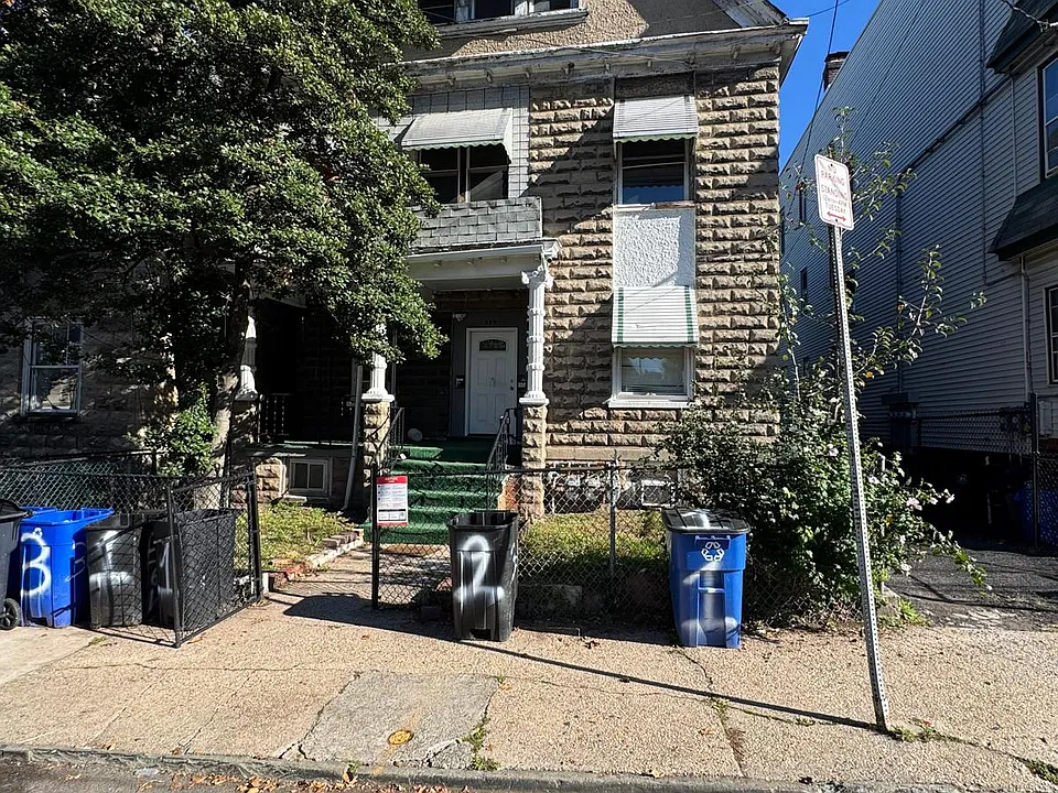 Building Photo 3