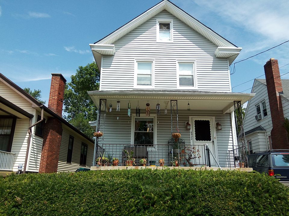 3 bed 2 full bath 2 car gar