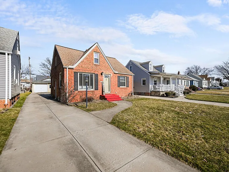 2438 Brookdale Ave — Photo 2