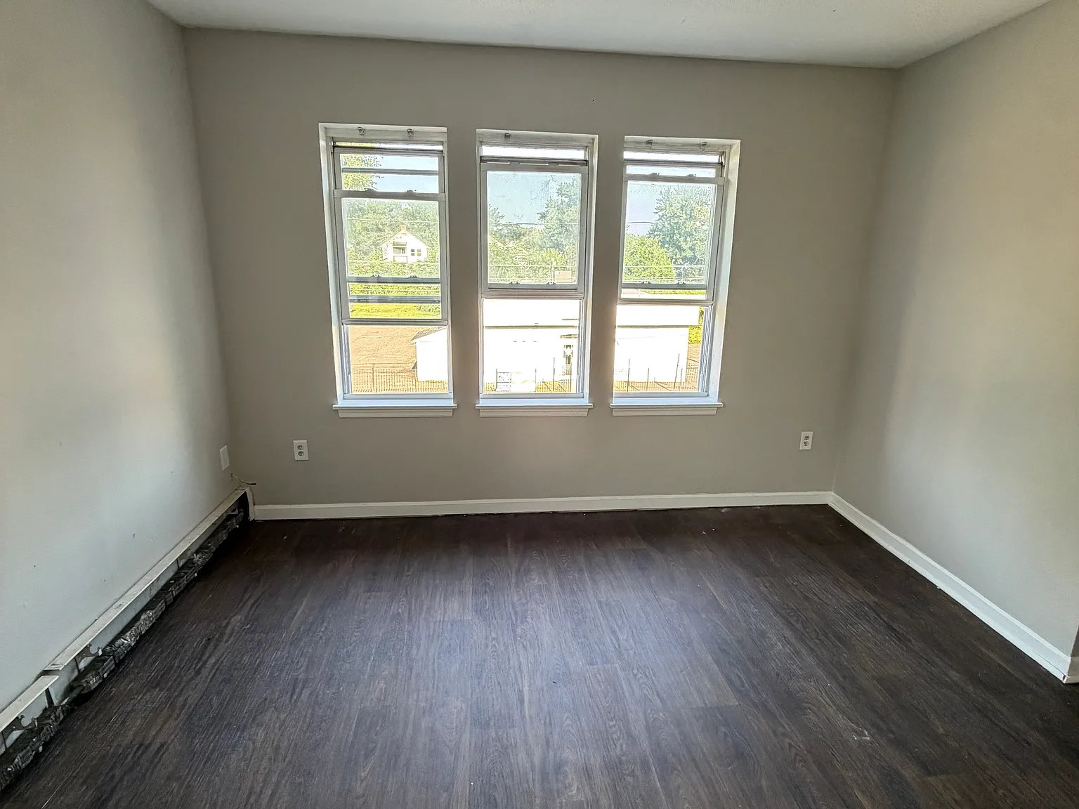 3 bed, $1,900 — Photo 1