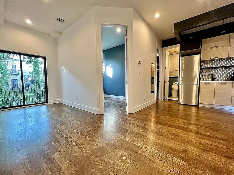 287 Harman St #3B — Photo 6
