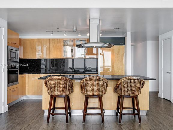 4th image of 6899 Collins Ave #1007