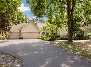 14 Meadowlark Ln, North Oaks, MN 55127