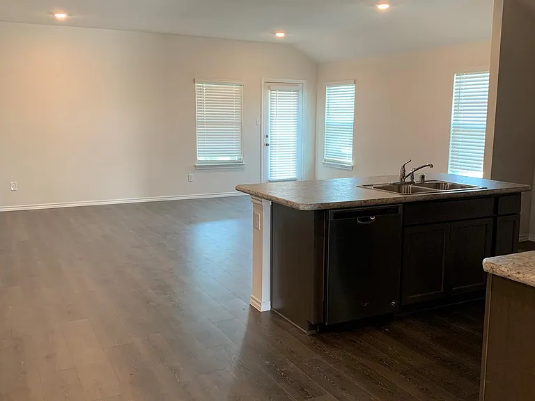 1121 Silver Maple Ln — Photo 5