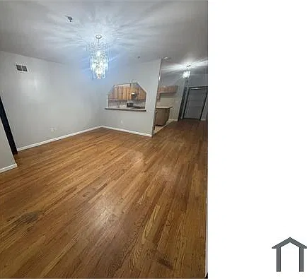 1104 Avenue C #1