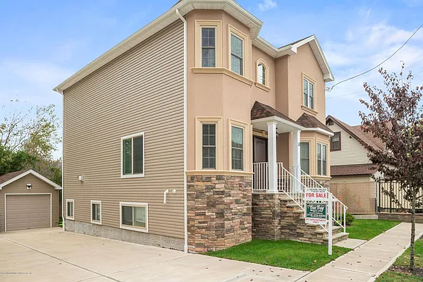 Sold by Ben Bay Realty Co | media 22