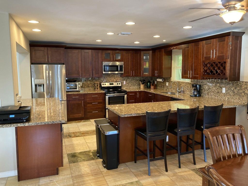 2740 NE 10th Street, photo 9