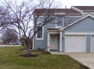 735 Weymouth Cir, Hanover Park, IL 60133