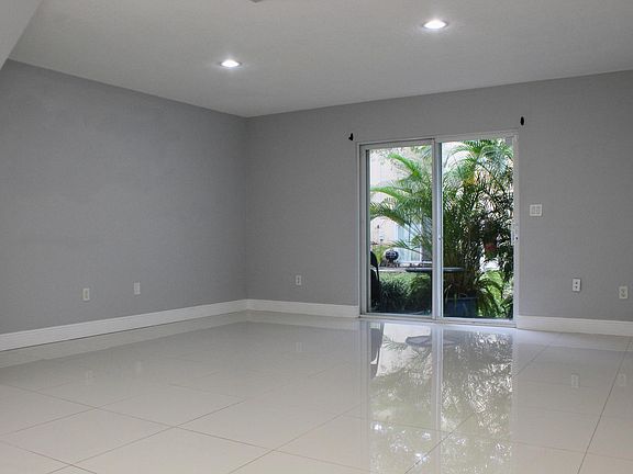 3rd image of 6623 Winfield Blvd #34