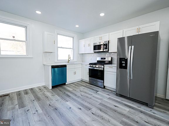 3rd image of 5349 W Columbia Ave