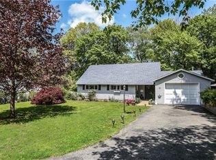 32 Brook Ln, Rye Brook, NY 10573