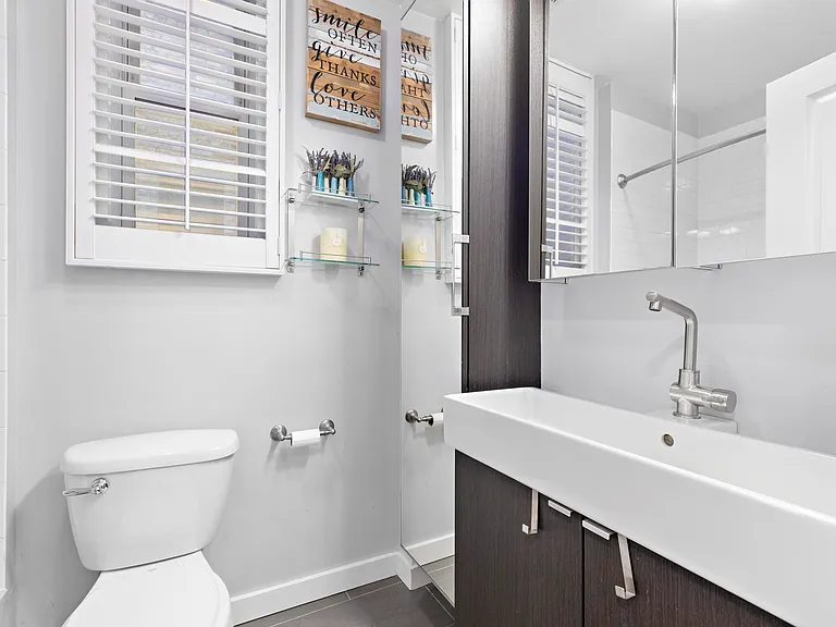 1112 Hudson St #2R — Photo 10