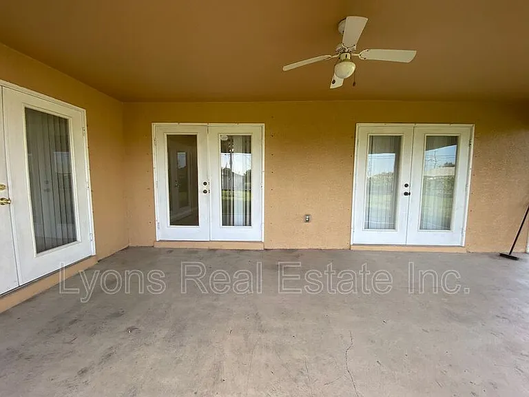 2251 SW 4th St — Photo 21