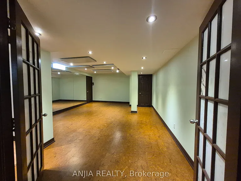 742 Hammersly Blvd #BASEMENT — Photo 18