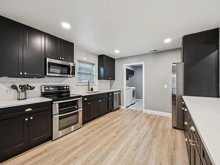 2833 Meadowbrook Dr — Photo 17