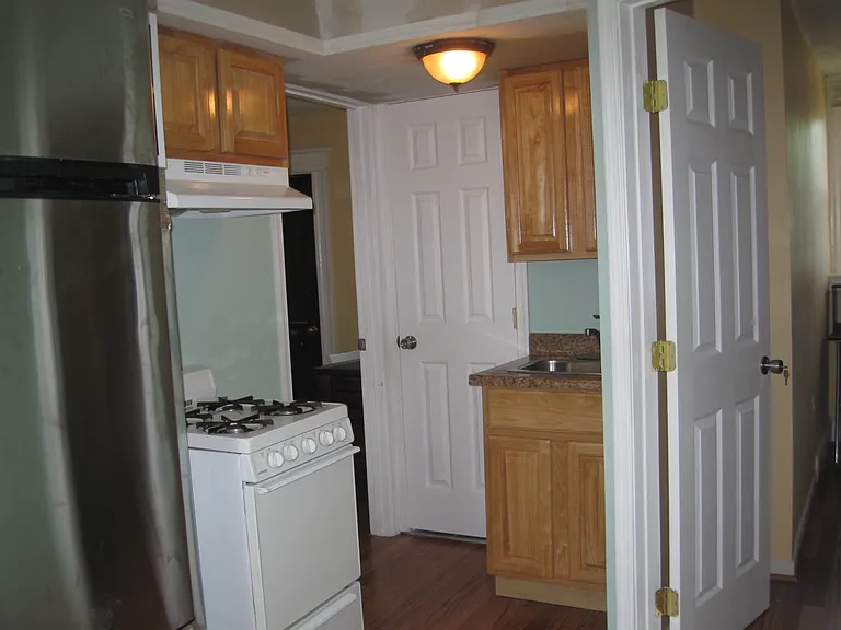 325 E University Pkwy #F3 — Photo 2